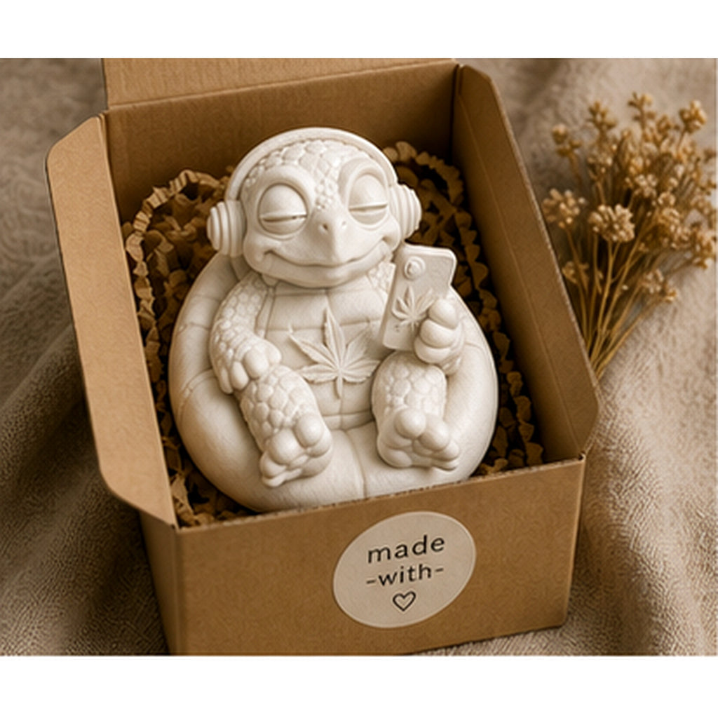 Weiße Shellax Figur Nala als Geschenkidee für kreative Bemalprojekte.