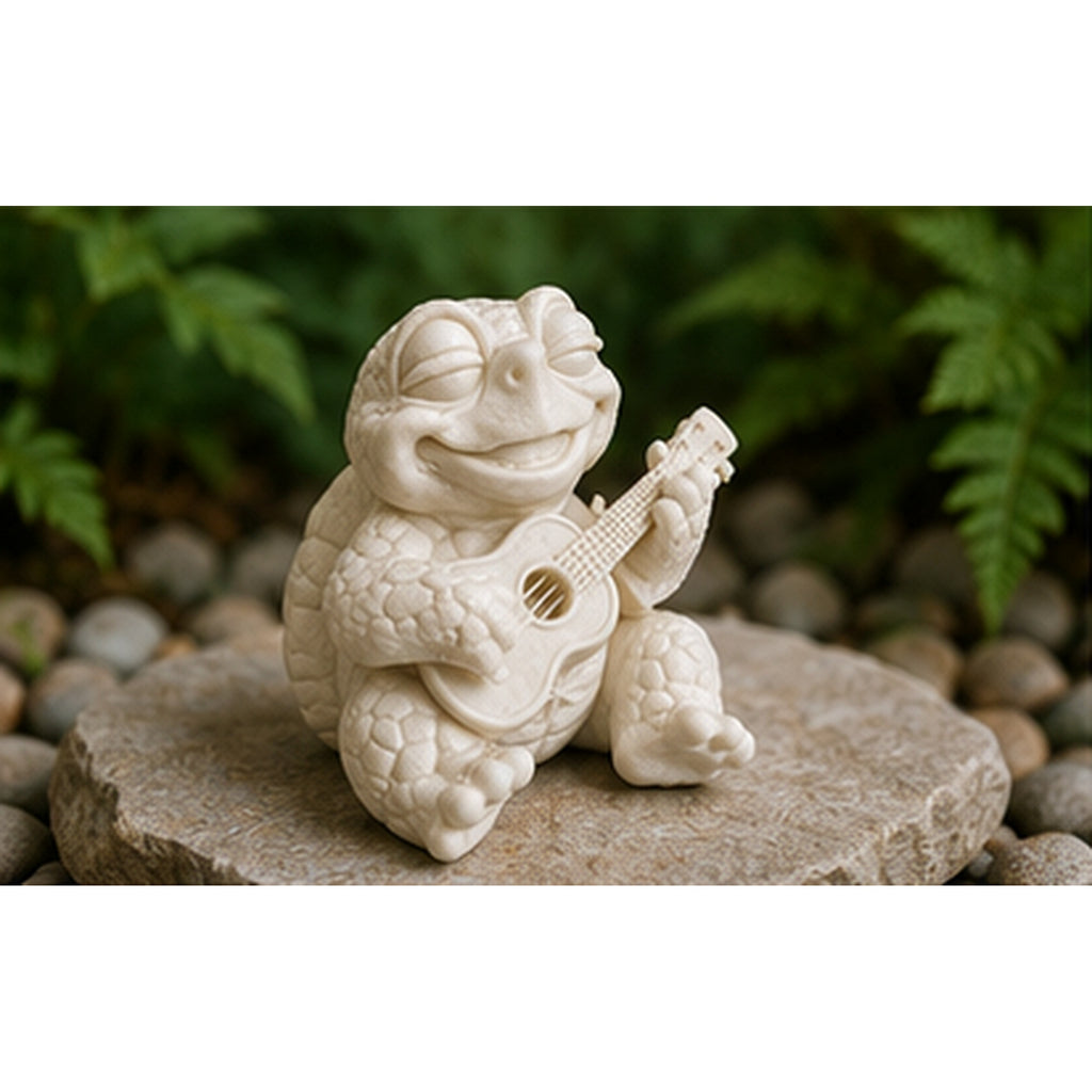 Shellax Figur Ray zusammen mit weiteren weißen Schildkrötenfiguren aus der Kollektion.