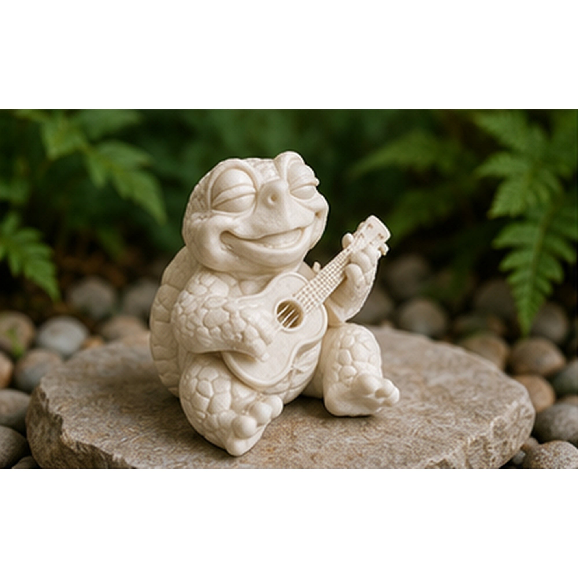 Shellax Figur Ray zusammen mit weiteren weißen Schildkrötenfiguren aus der Kollektion.